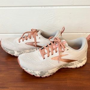 Brand new Brooks Revel 5 running shoes size 8 womens